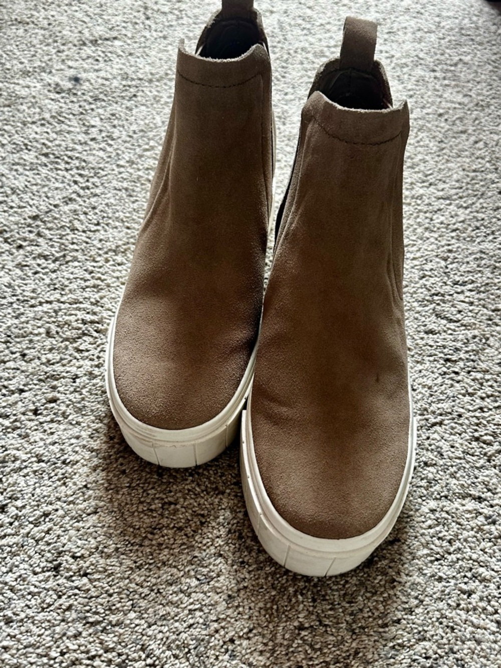 Dolce Vita Women’s 8.5 Tan High Top Slip on Sneaker